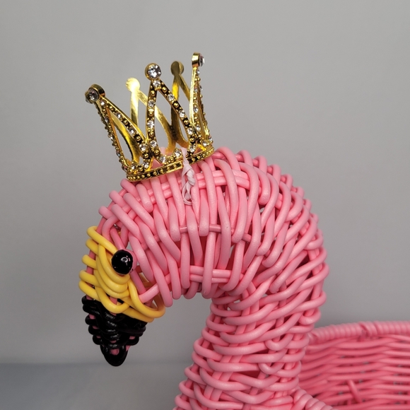 NWT Pink Flamingo With Crown Hello Summer! by Ciroa  Serving Basket Resin Wicker - Picture 7 of 15